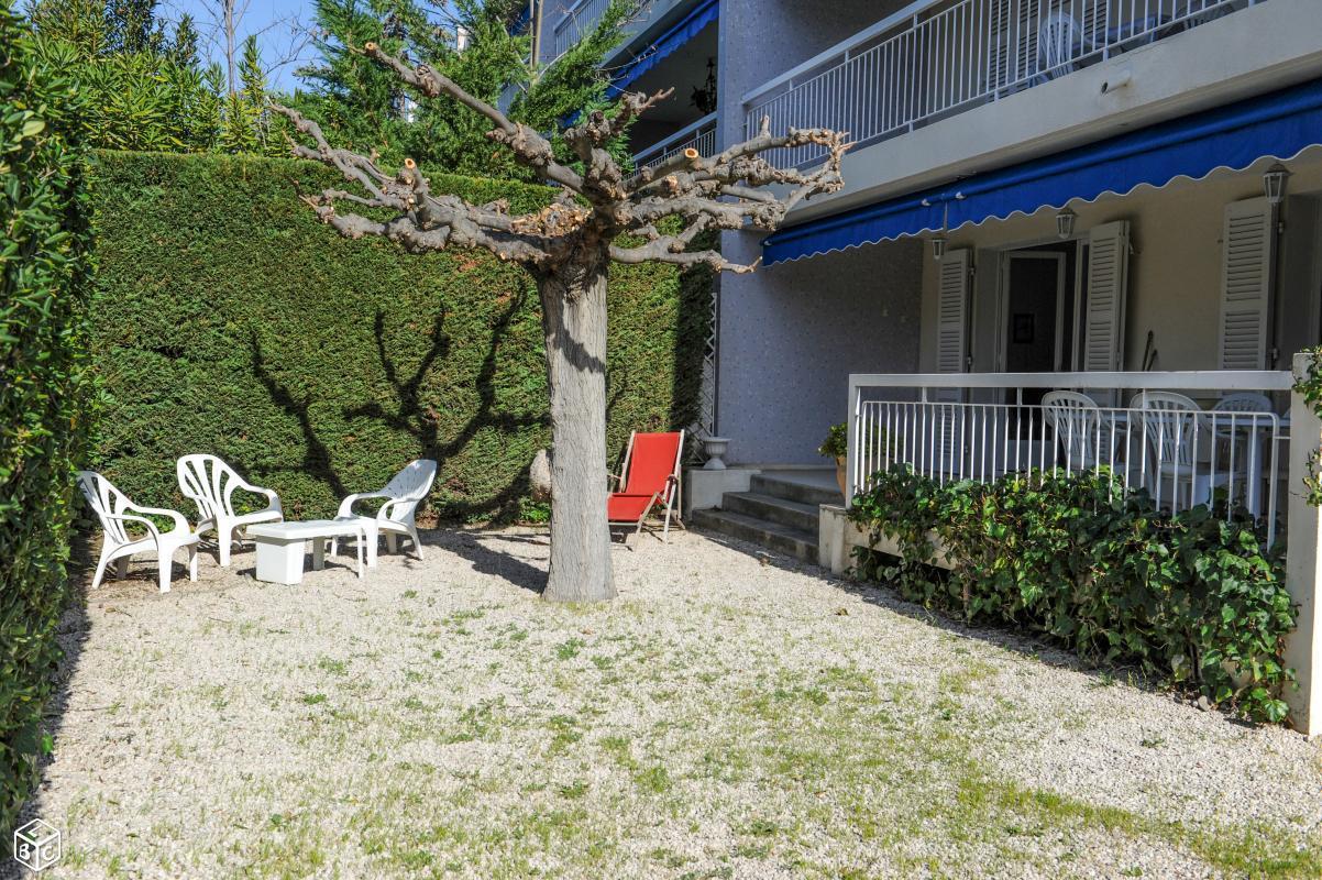 LOCATION a 100m de la plage SAINT CYR SUR MER