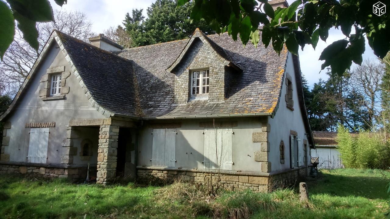 Maison à rénover sur grand terrain