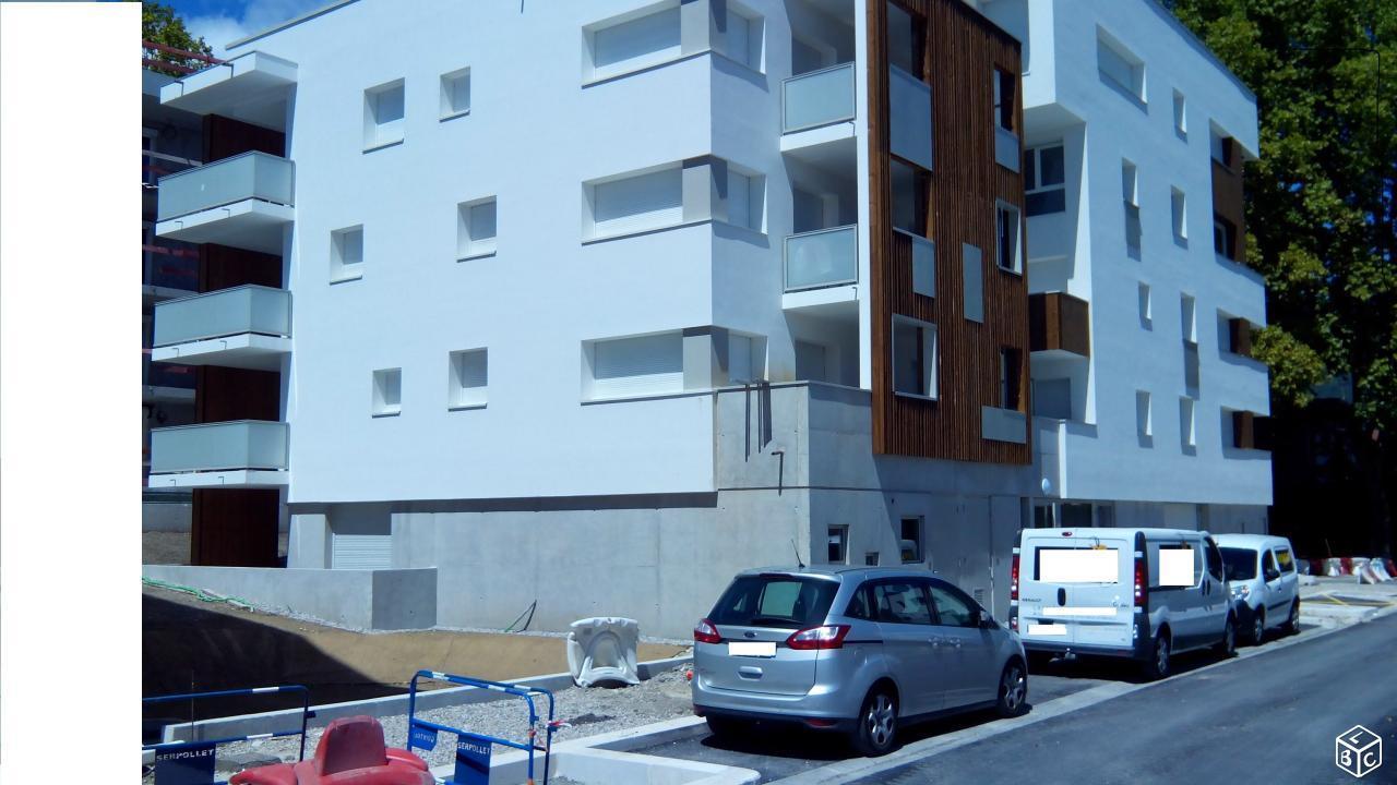 Location appartement F3 64 m2 + garage année 2015