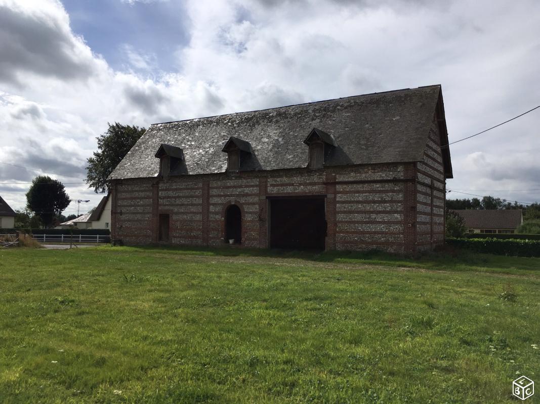 Corps de ferme d'1 ha habitation et granges