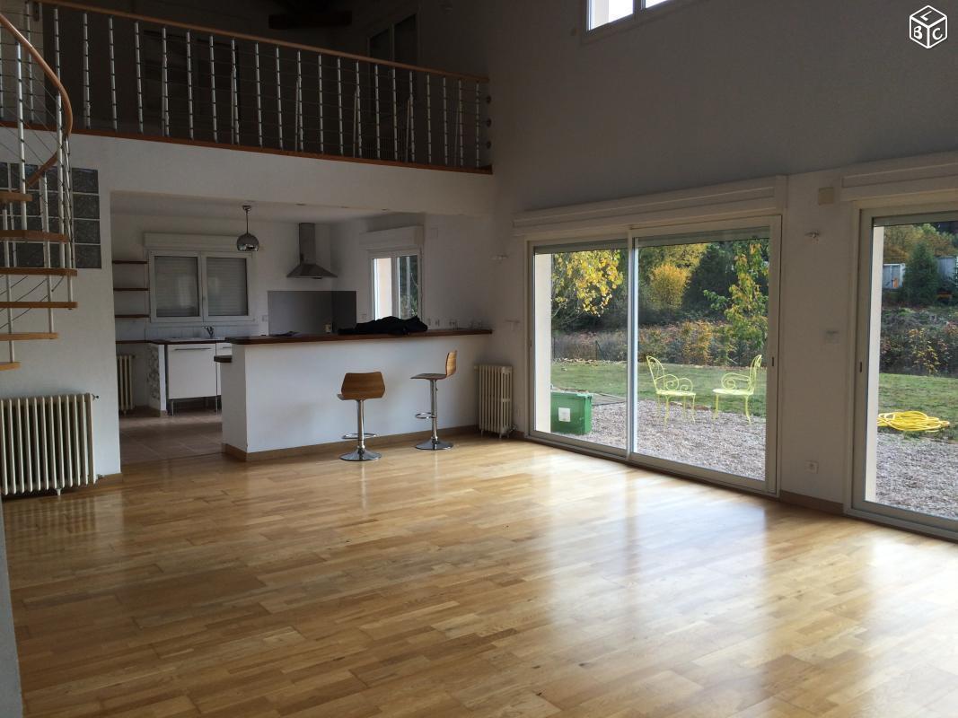 Grande chambre dans maison Loft avec jardin