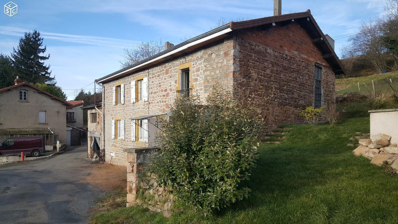 Maison a louer à la ville commune de cours la vill