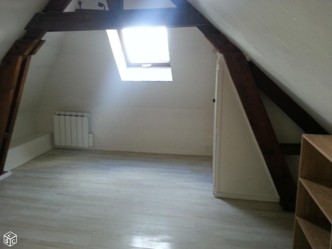 F2 duplex quartier ST Gilles