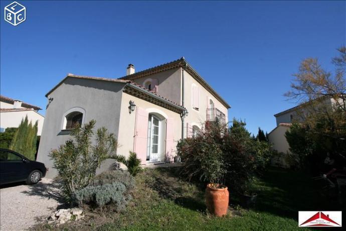 Villa 4 pièces 200 m²