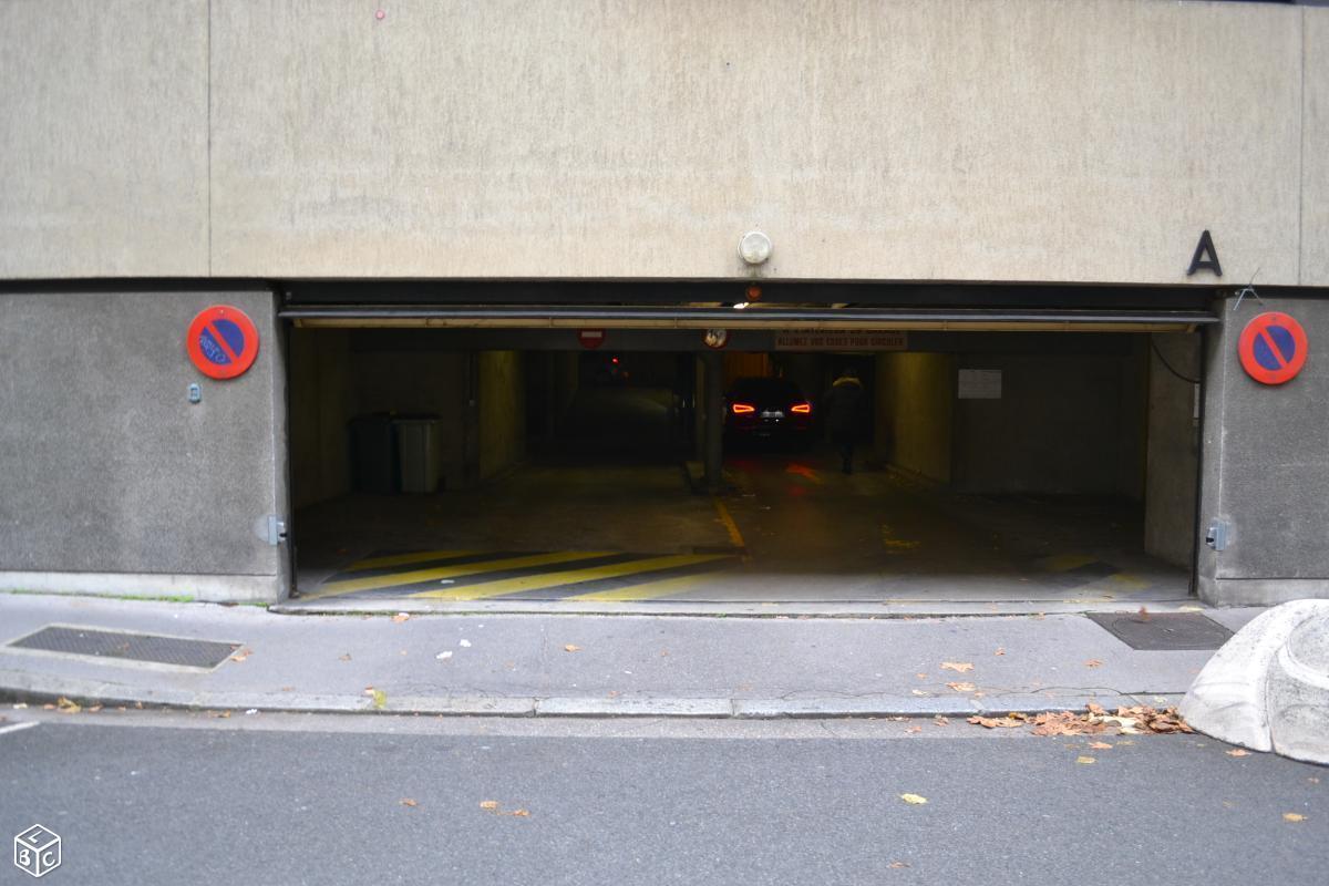 Rare Garage sécurisé 78 rue Molière 4x4 et 2 Motos