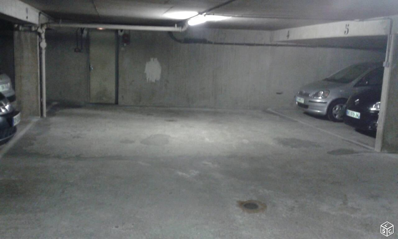 Place de parking - rue Lemaignan -  14