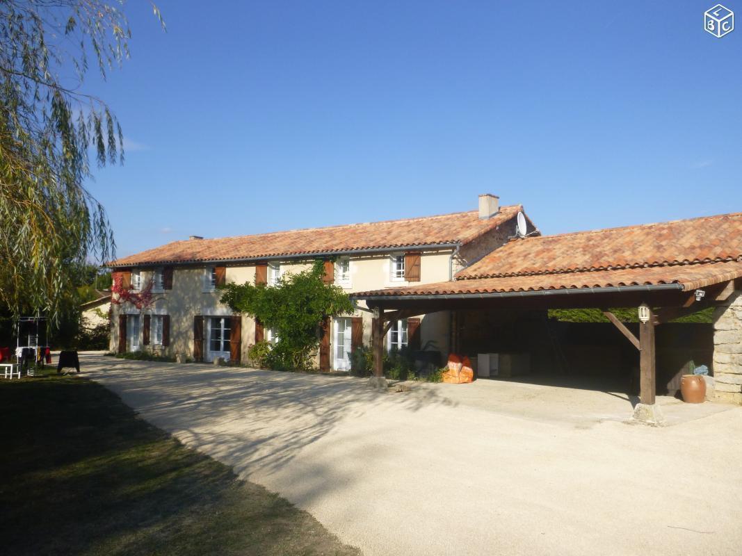 Maison rurale et grange rénovée foyer d'accueil