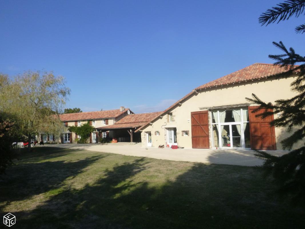 Maison rurale et grange rénovée foyer d'accueil