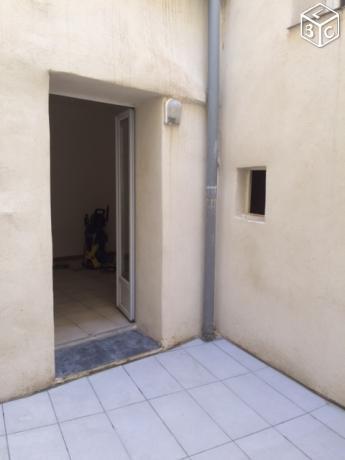 Part. T2 RDC  45 m2+cour privée 12m2+cave, tb