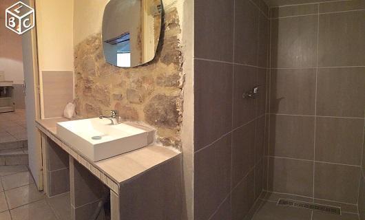 Part. T2 RDC  45 m2+cour privée 12m2+cave, tb