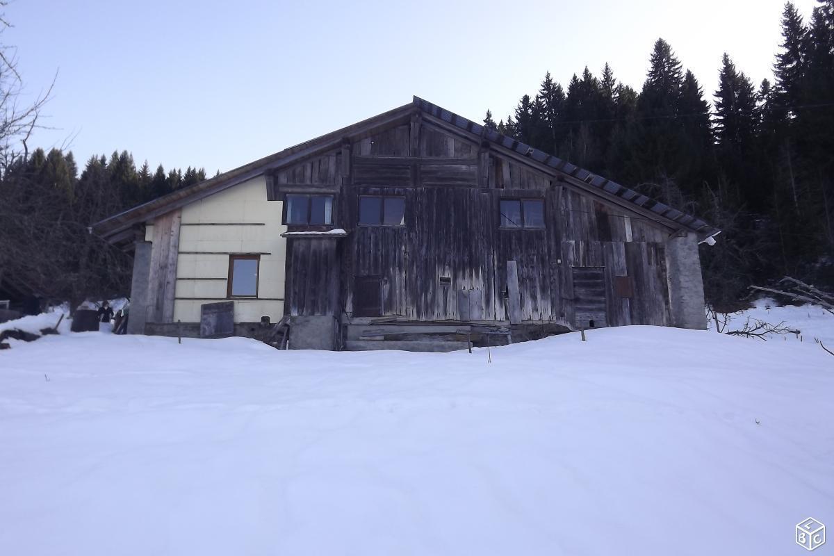 Propriété agricole en alpage