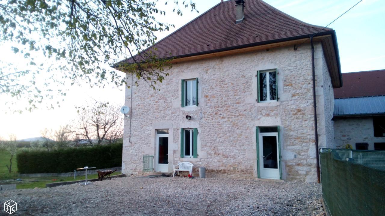 Grande maison en pierre sur 1/2 hectare