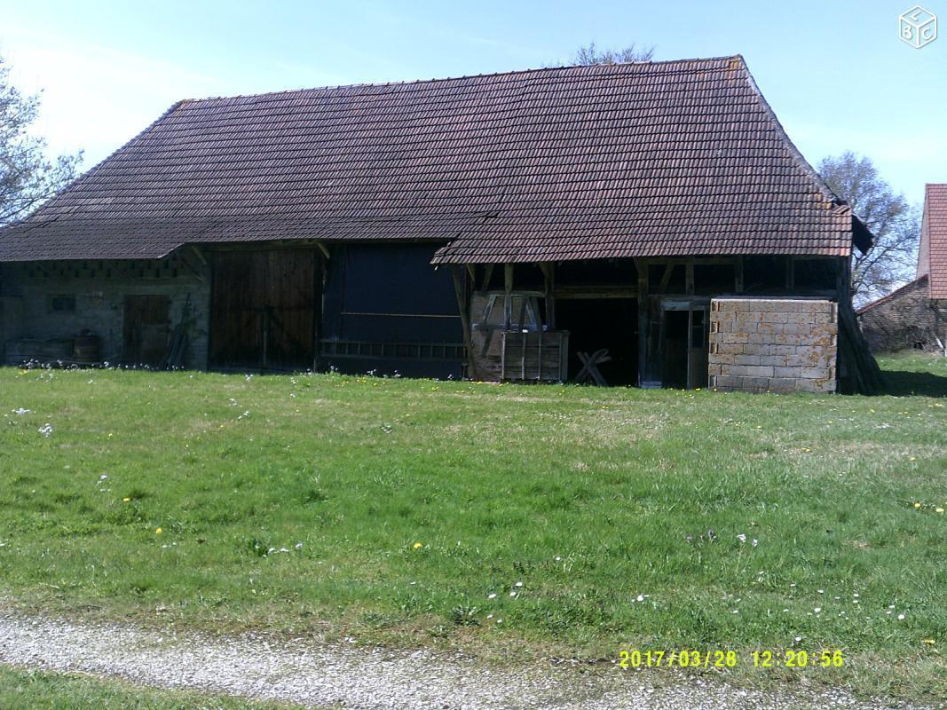 terrain et ancien bâtiment ferme