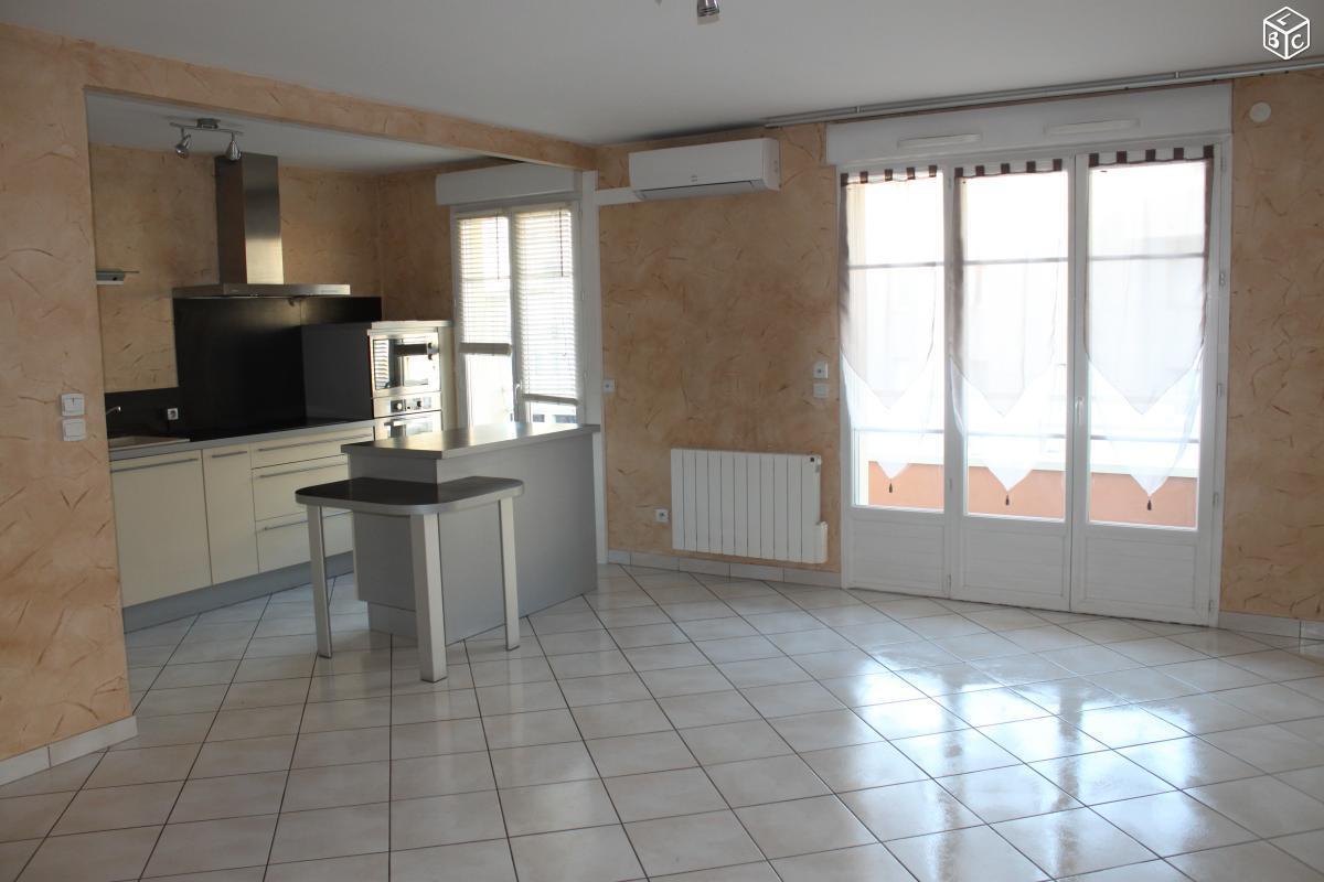 Appartement de 64 m2 tout equipe en plein centre