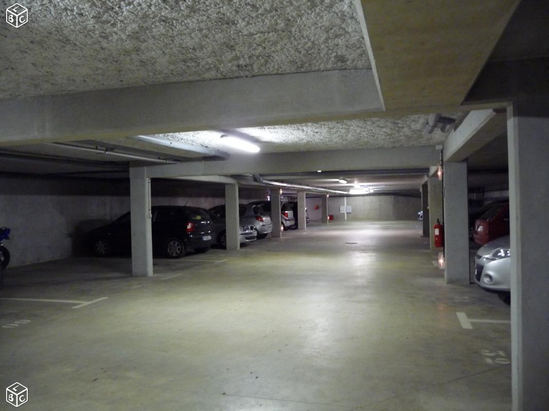 Place de parking proche métro Saint-Agne