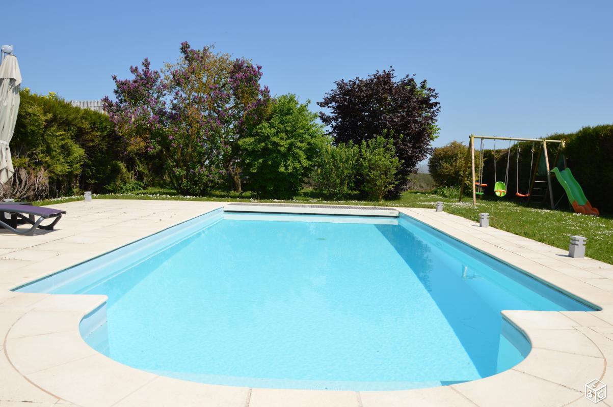 BELLE MAISON T7 avec piscine, jardin et garage