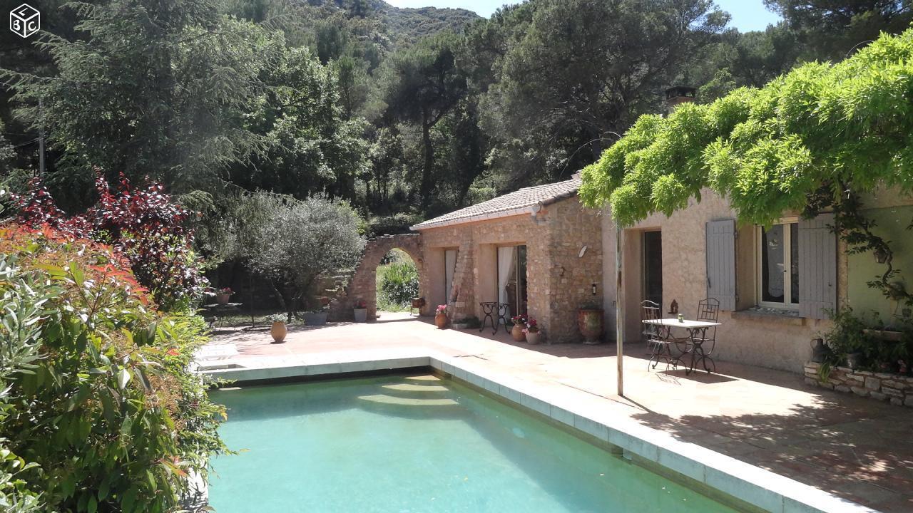 Au pied du Luberon belle villa standing