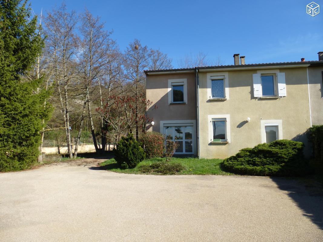 ,belle maison Les Fontaines, 140 000 euros