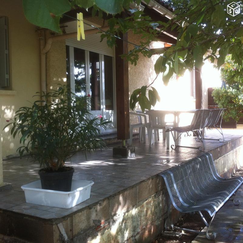 PART. maison T4 sur terrain de 210m² cloturé