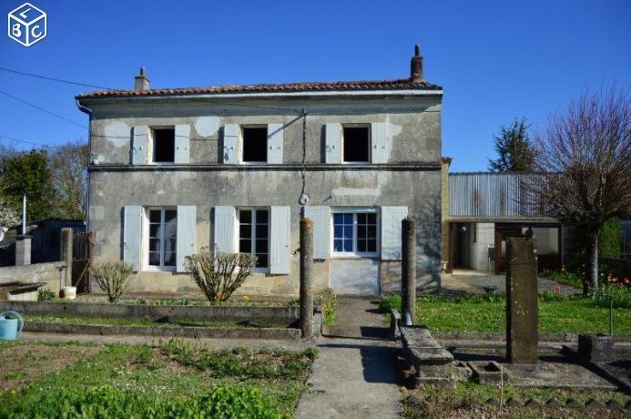 Belle maison de style charentaise a renover