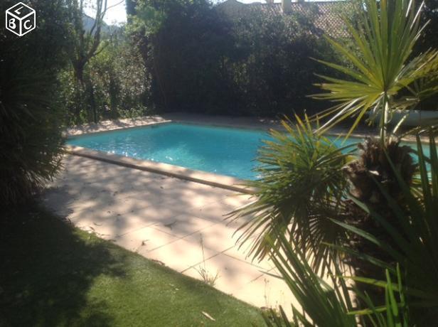 Bastide avec piscine dans beau jardin arboré