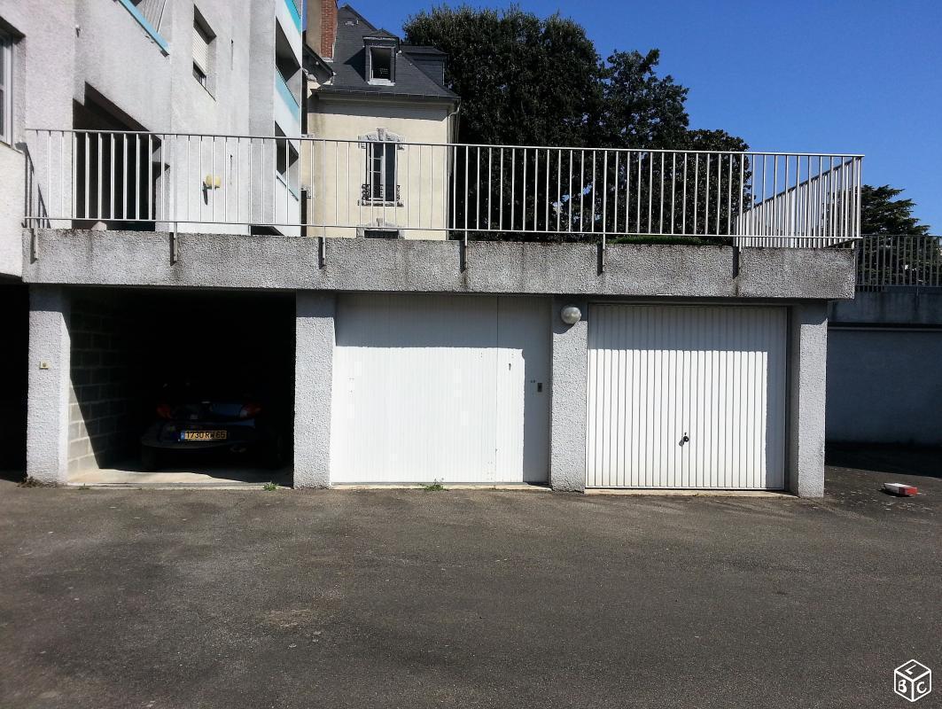 Garage / box fermé dans centre-ville Mairie