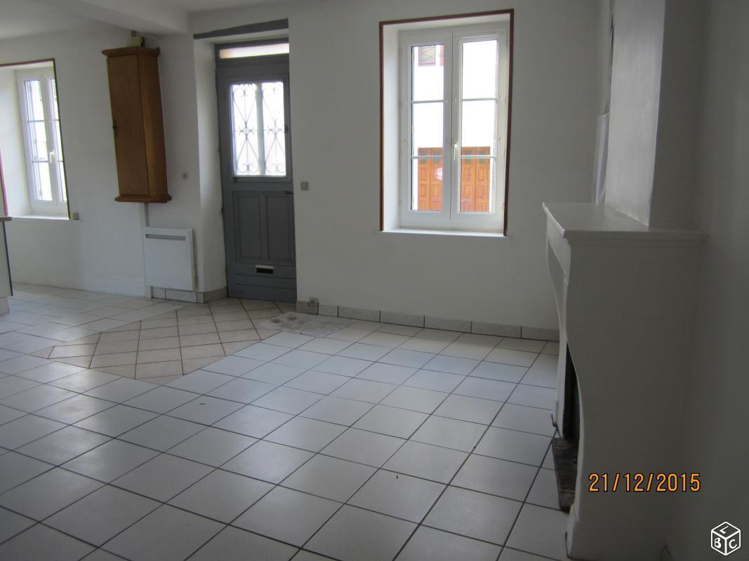 Loue maison F3  71 M2  petite cour