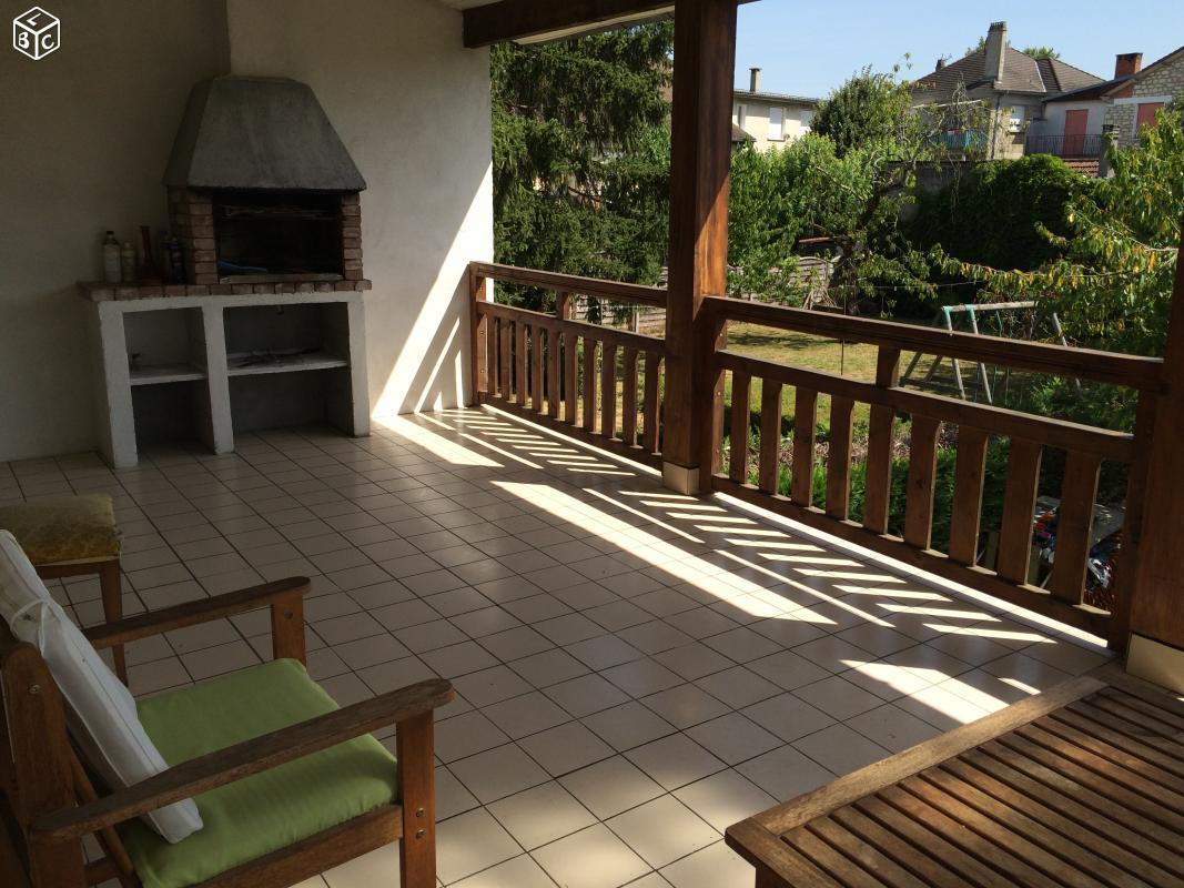 Maison individuelle avec terrasse et jardin Brive