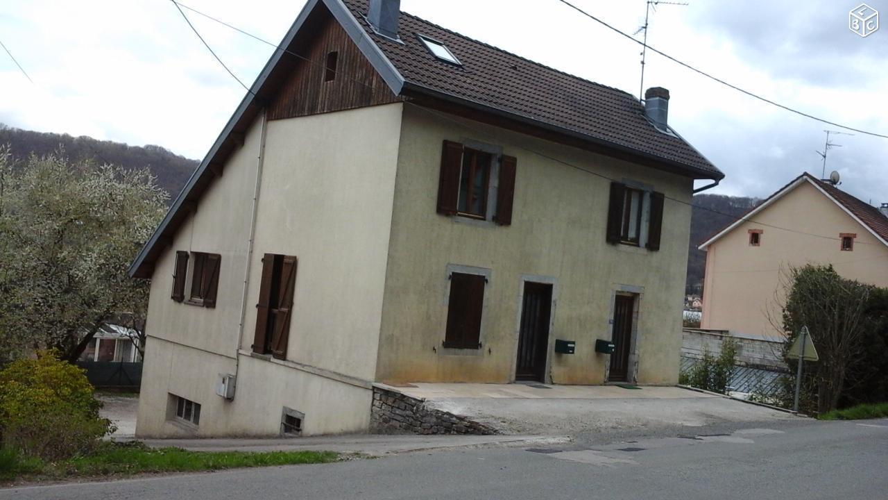 Maison de 2 appartements avec terrain