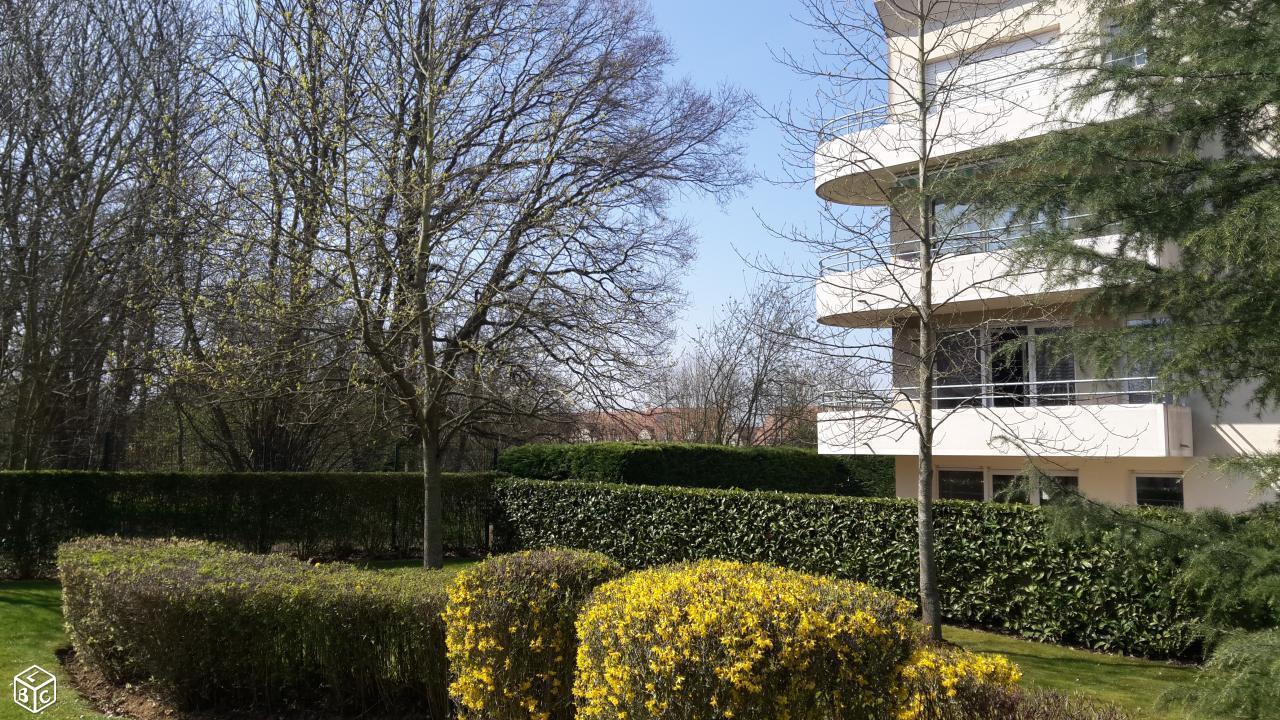 Appartement F3 rdc jardin RER A avec box parking