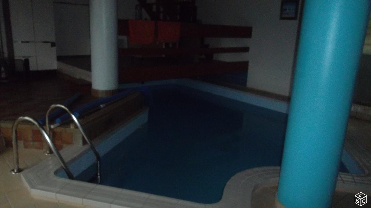 Maison avec piscine intérieure