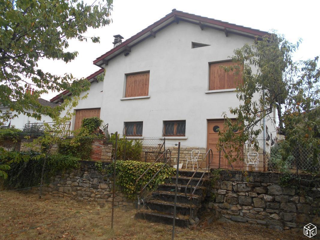 Maison sur les hauteur de figeac annees 60