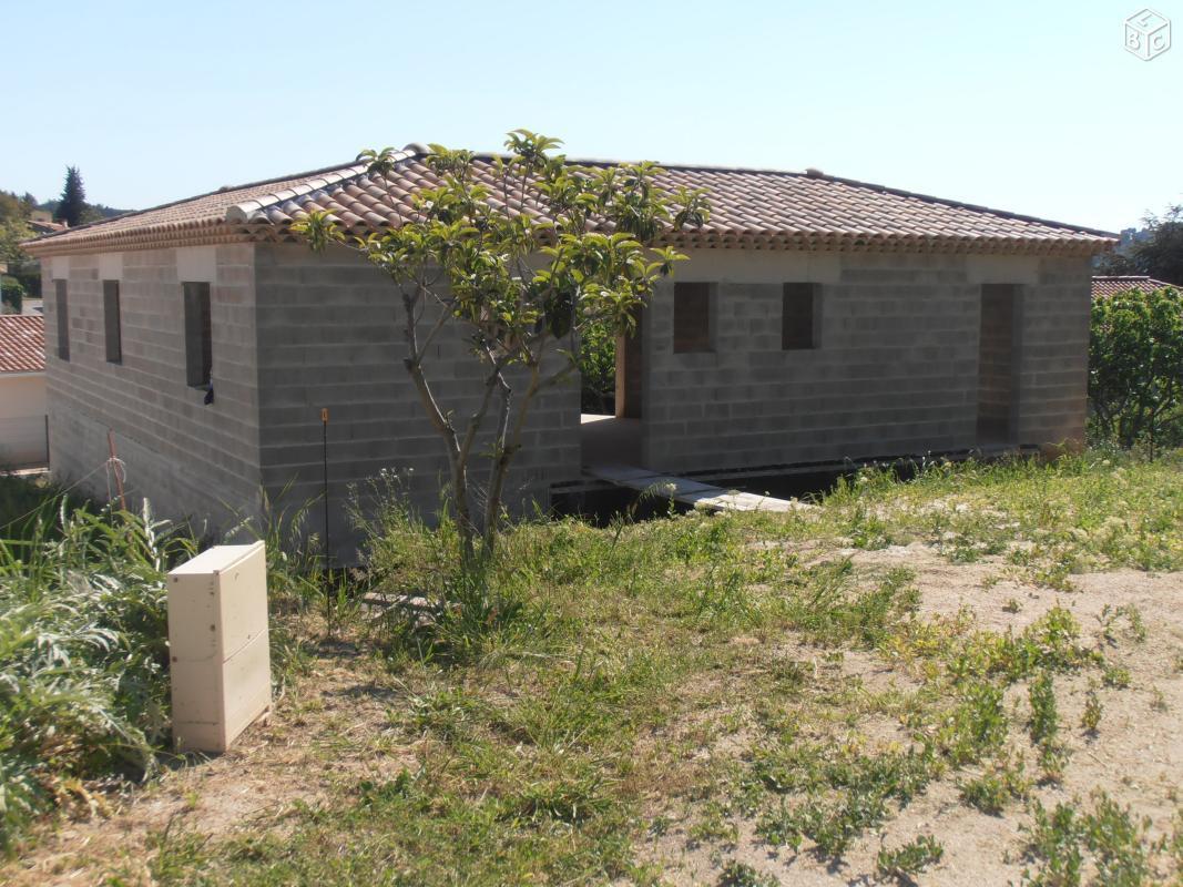 Villa en cours d'achèvement sur 1300m² de terrain