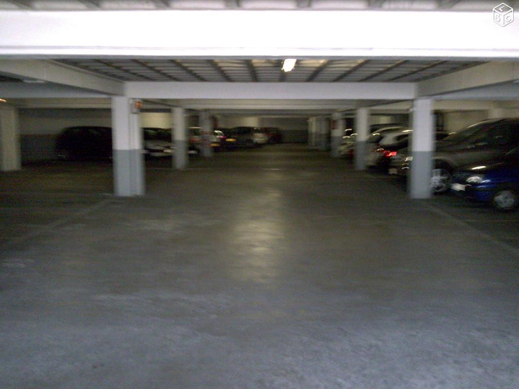 Locations dans parking surveillé