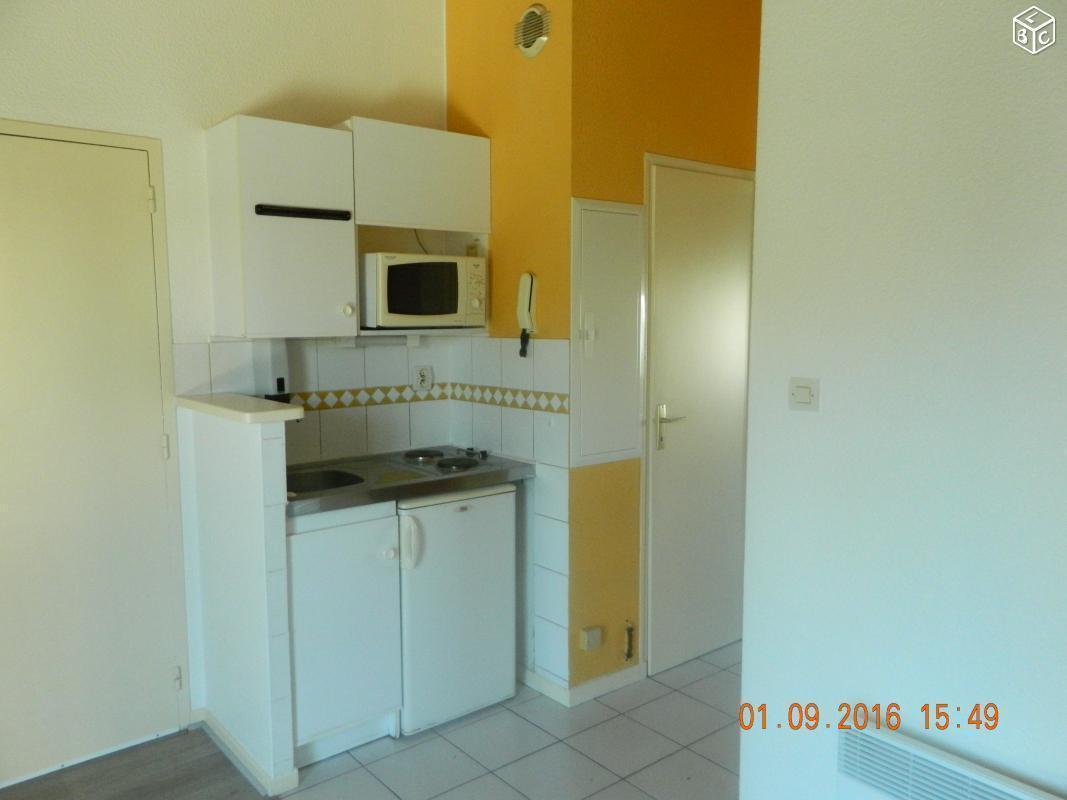 Loue appartement F2 2ème étage 25m2