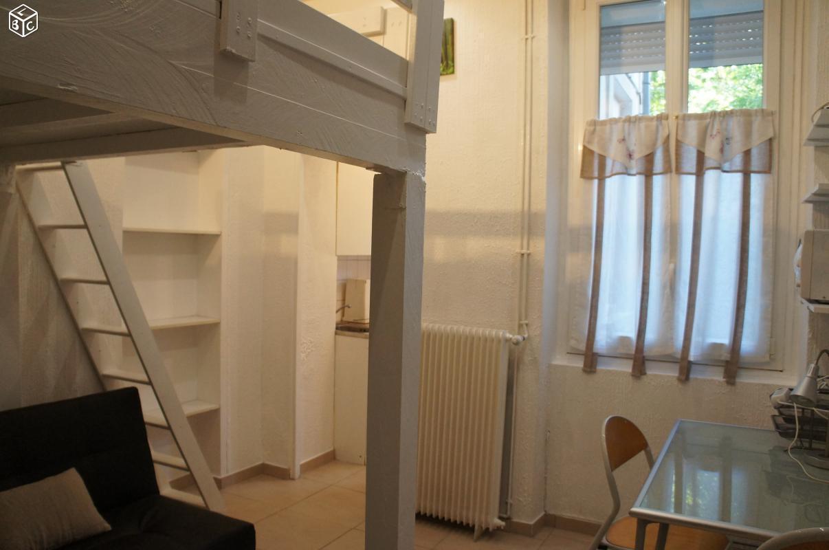 STUDIO MEUBLE Rue de CERNAY libre au 15/05