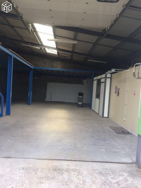 Location dépôt et bureaux 200m2 à Cournon