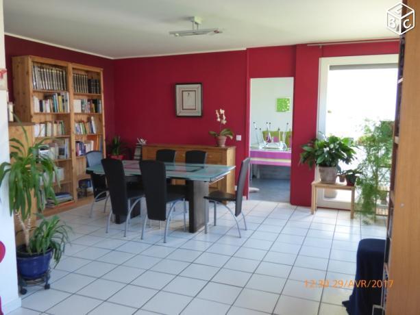 Appartement T4/T5 100 m²  avec garage