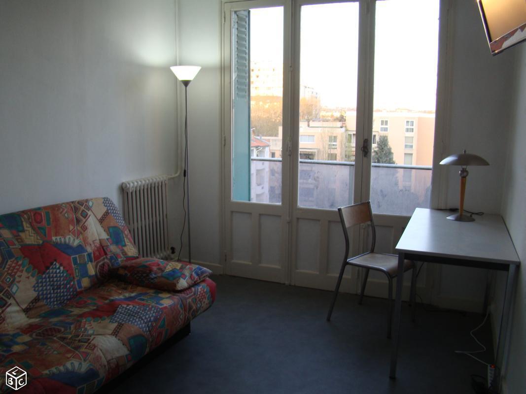 31400 chambre avec terrasse, métro, APL