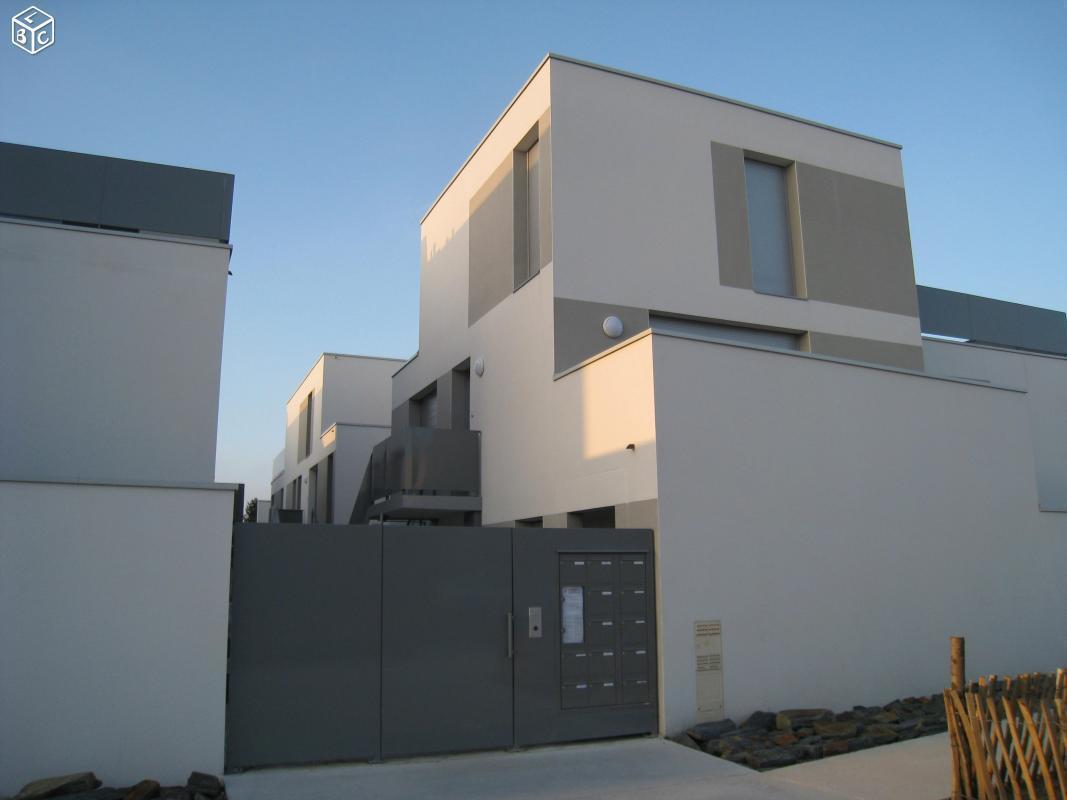 T4 DUPLEX 85M² avec terrasse et parking