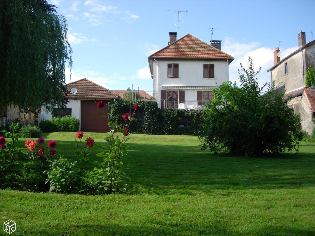 Maison à fort potentiel, proche écoles, commerce