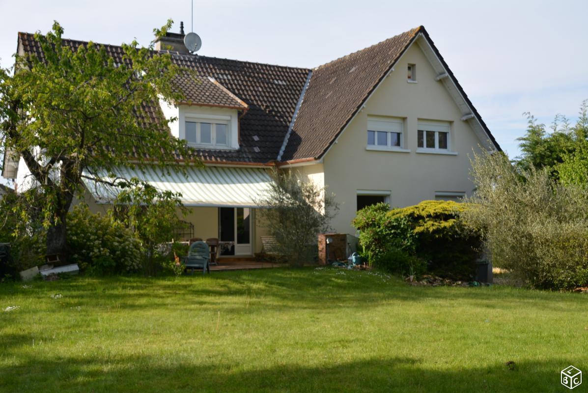 Maison de 250 m² avec sous sol total et 7 chambres