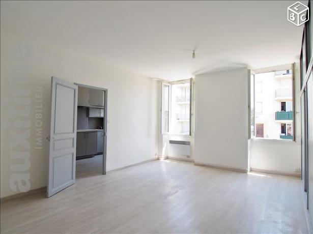 Studio 1 pièce 32 m²