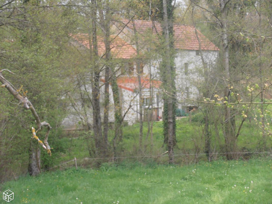 Superbe moulin ensemble immobilier et sa rivière