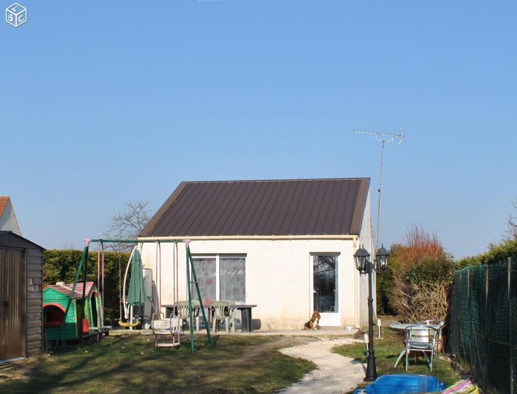 Petite maison atypique avec jardin à Poincy