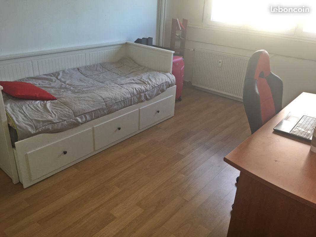 Urgent Une grande chambre a partir de 1 er juin