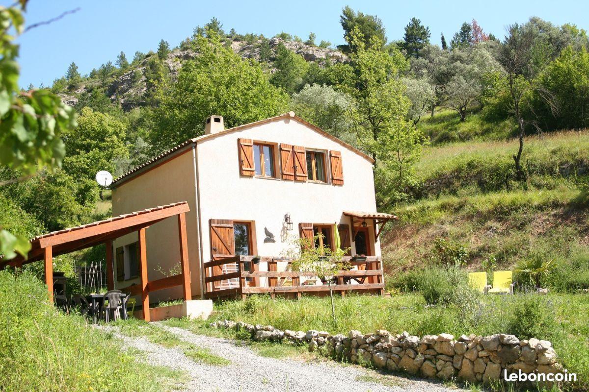 Maison individuelle au calme proche village