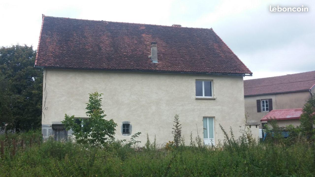 Jolie maison de village en pierre avec terrain