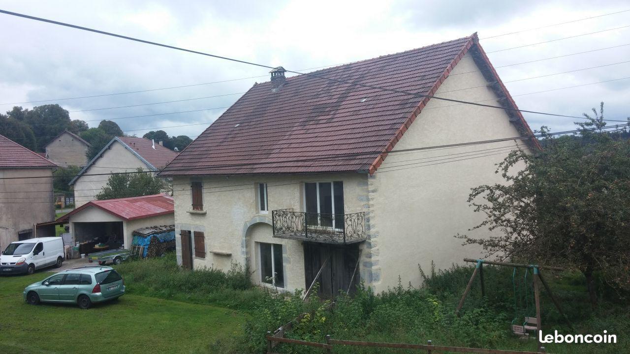 Jolie maison de village en pierre avec terrain