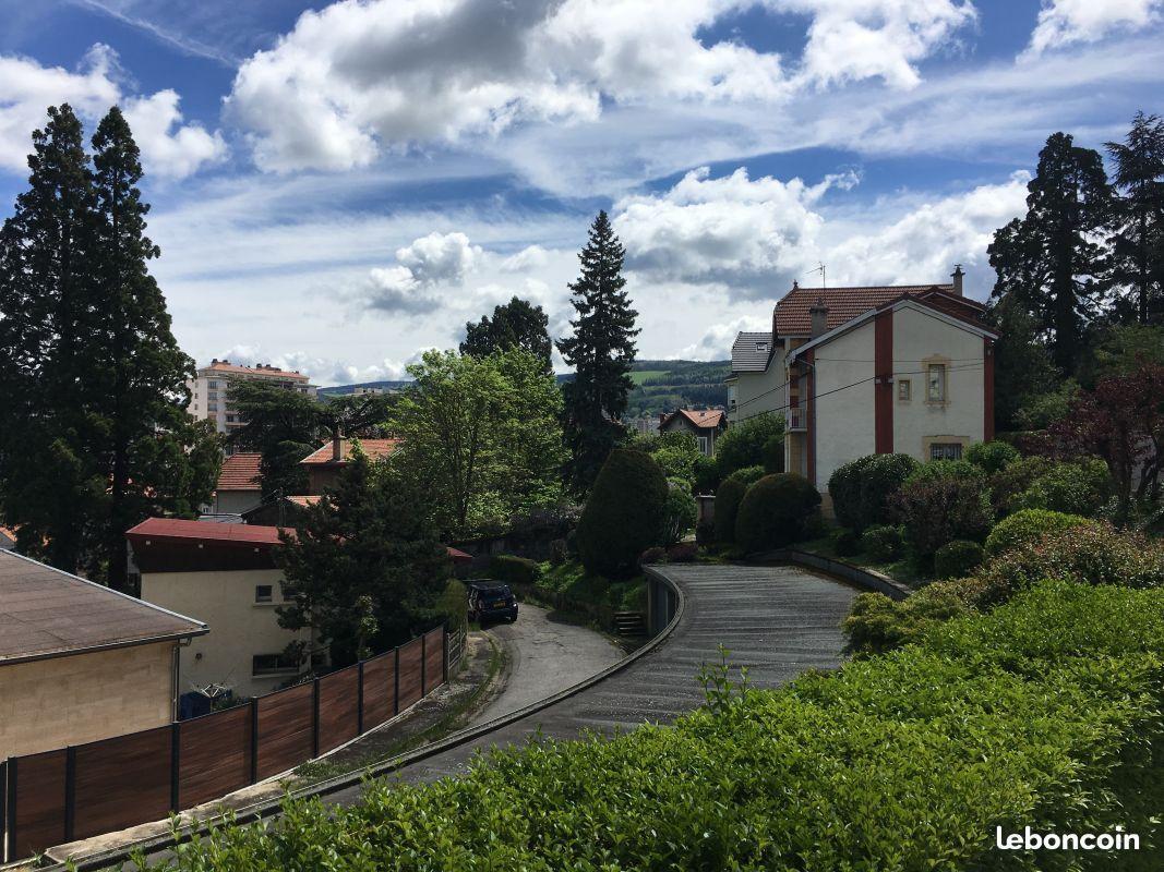 T3 avec grande terrasse colline de la Vivaraize